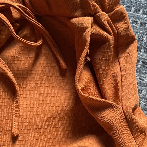 SHEIN small orange textured shorts - Picture 3 of 4